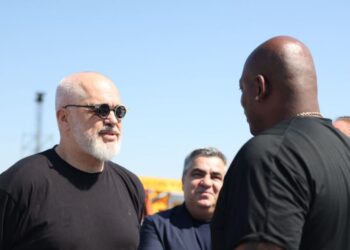Rama sulmon sërish protestuesit: Sorra dhe korba bulevardi