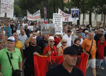 Protesta, 51 ditë marshim në kryeqytet, qytetarët kërkojnë dorëheqjen e Ramës