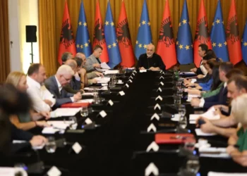 Pas “Besës”, Rama kthehet tek patronazhistët, ja udhëzimi që u dha deputetëve të PS-së