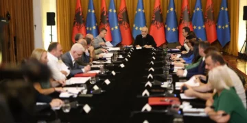 Pas “Besës”, Rama kthehet tek patronazhistët, ja udhëzimi që u dha deputetëve të PS-së