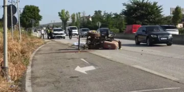 Aksident në aksin Rrogozhinë-Lushnjë! Furgoni përplaset me zetorin, një i plagosur rëndë (Emri)
