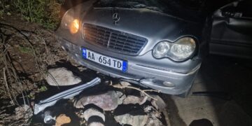 Aksident tragjik në Librazhd/ Guri shkëputet nga mali dhe i bie sipër makinës, humb jetën drejtuesi i mjetit