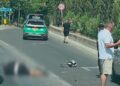 Aksident te Liqeni i Thatë në Tiranë, i riu me motor përplaset nga një automjet