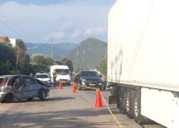 Automjeti del nga rruga në aksin Elbasan-Librazhd, humb jetën 19-vjeçari