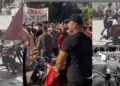 U arrestua dje nga policia se protestoi, shqiptarët dhurojnë mbi 115 mijë € për babain e djalit të paralizuar