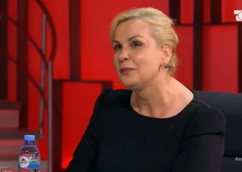 “Ai vazhdon të jetojë në çdo segment të kohës sime”/ Regjisorja Anila Varfi rrëfen mes lotëve humbjen e të vëllait