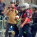 Protesta para Kuvendit/ Policia tërheq zvarrë Arben Kolën, një nga organizatorët e protestës