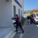 Tentuan t’i grabisnin kursimet një 70-vjeçari në Borsh, arrestohen 3 të rinjtë