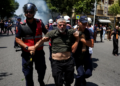 ‘Spiegel’: Përshkallëzohen protestat kundër Edi Ramës, arrestime dhe të plagosur në Tiranë