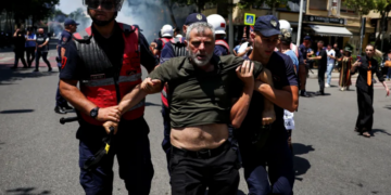‘Spiegel’: Përshkallëzohen protestat kundër Edi Ramës, arrestime dhe të plagosur në Tiranë