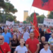 Protesta në ditën e 34-t, thirrjet para Kryeministrisë: Atdheu nuk është biznes privat, Lironi çunat!