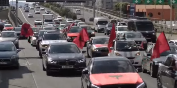 Autokolona kilometrike e Diasporës mbërrin në Tiranë për protestën mbarëkombëtare