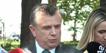 Tensionet para Kuvendit, Balla sulmon protestuesit: Nuk zmbrapsemi nga një grup mbeturinash