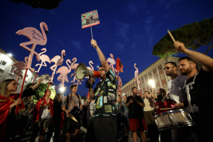 Gazeta belge: Protestat në Shqipëri po shndërrohen në lëvizje kundër Ramës, akuza për korrupsion dhe manipulim zgjedhor