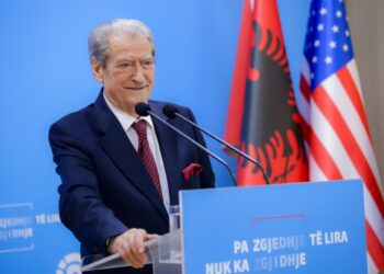 Berisha publikon pamjet: ’Sulltani i kuq’ shton ngjyra haremi në korridoret e Kryeministrisë, si në kinematë e se*sit