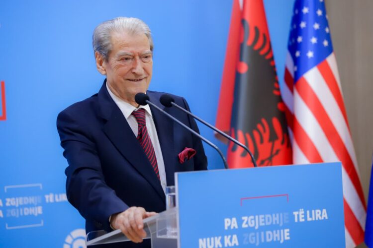 Berisha publikon pamjet: ’Sulltani i kuq’ shton ngjyra haremi në korridoret e Kryeministrisë, si në kinematë e se*sit