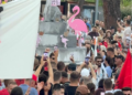 “Ditëlindja e fundit si kryeministër”, qytetarët në shesh këndojnë: Rama jepe dorëheqjen, edhe 100 vite në burg!