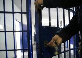 Dhunoi gruan shqiptare dhe dy fëmijët e saj, dënohet me burg 80-vjeçari italian