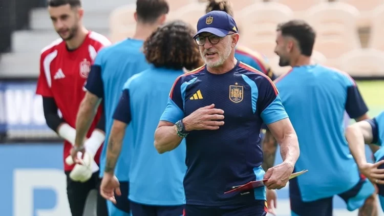De La Fuente, “kunj” Argjentinës para finales së Botërorit: Ne luajmë futboll, jo provokime