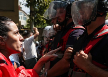 Dhuna brutale ndaj medias/ Reagon ashpër Federata Ndërkombëtare e Gazetarëve: BE të shtojë presionin ndaj qeverisë