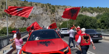 Diaspora niset drejt Tiranës për protestë, fluks i lartë automjetesh në Muriqan dhe Igumenicë