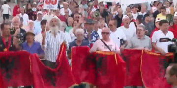 Protestuesit para Kryeministrisë në ditën e 59-të: Edi Rama dil në bulevard!