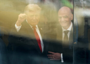 Trump dhe Infantino ndjekin finalen e Botërorit, pas xhamit antiplumb