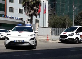I kërkuari nga SPAK, Denis Tafili shfaqet në Durrës, godet një person me dorezën e pistoletës