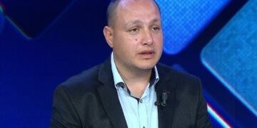 Enrik Mehmeti humb jetën në aksident, homazhet për gazetarin mbahen sot në Teatrin “Petro Marko”