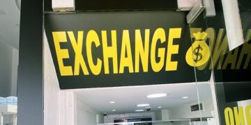 Grabitet “exchange” në Tiranë, punonjësja merr 5 mijë euro nga arka