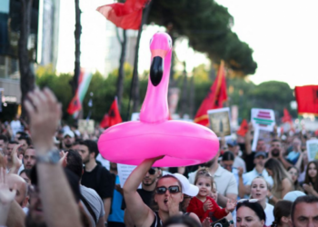Gazeta spanjolle: Shqiptarët kërkojnë dorëheqjen e Ramës, ai bën veshin e shurdhër dhe sfidon BE-në