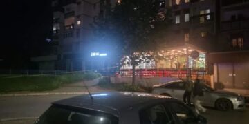 Sherr me thika në Fushë-Krujë, plagoset 22-vjeçari dhe dërgohet me urgjencë te Trauma