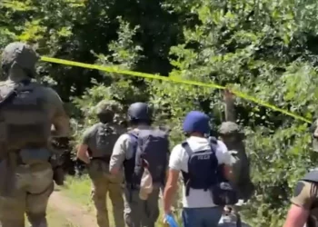 Varrezë masive në Zubin Potok? Gërmime në fshatin Kalludër në Kosovë, policia ndalon dy persona
