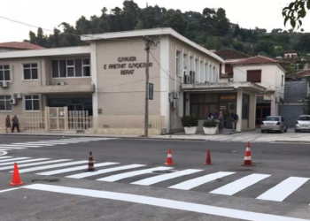 Subjekte tregtare pa licencë/ Prokuroria e Beratit kërkon masa sigurie për 11 persona, sekuestrohen miliona