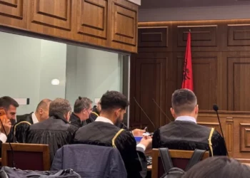 GJKKO shtyn seancën ndaj Erion Veliajt dhe Ajola Xoxës, rrëzohet kërkesa për pezullim të gjykimit