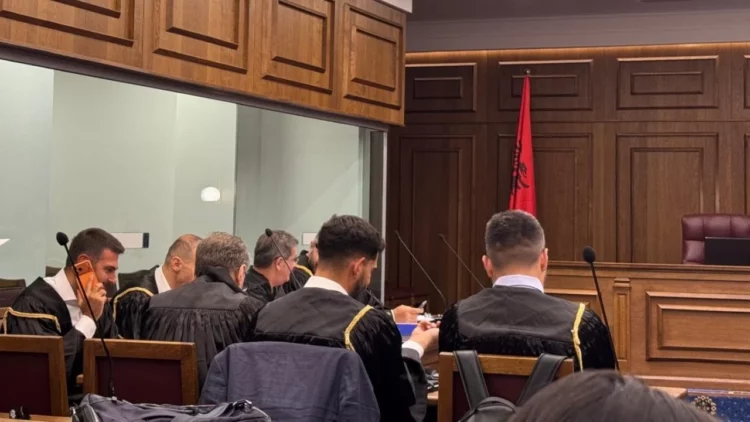 GJKKO shtyn seancën ndaj Erion Veliajt dhe Ajola Xoxës, rrëzohet kërkesa për pezullim të gjykimit