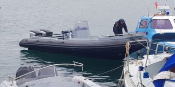 Shkelën rregullat e sigurisë në det, Policia Kufitare e Vlorës bllokon gomonet, gjoba të majme për drejtuesit  
