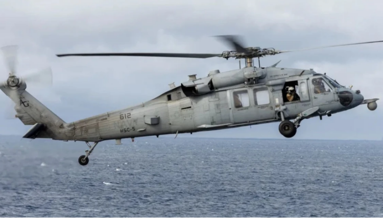 Rrëzohet helikopteri i Marinës amerikane në Detin Arabik