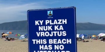 Plazhe pa vrojtues/ Vija bregdetare në Vlorë e pamonitoruar