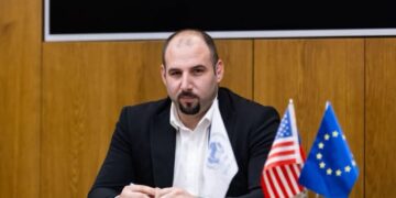 Kazazi: Rama jep miliona euro për spektakle, ndërsa artistët shqiptarë janë pa status dhe mbështetje