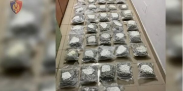Sekuestrohet 46 kg kanabis në Rinas, arrestohen 2 persona