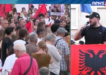 Protesta para Kryeministrisë, qytetarët: Jo negociata! Rama të japë dorëheqjen