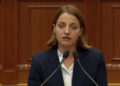 Deputetja Marjana Koçeku reagon pas përplasjeve: Asnjë pushtet nuk mbijeton duke goditur qytetarët
