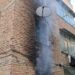 Flakët përfshijnë apartamentin në Korçë, humb jetën 74-vjeçari