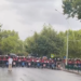 Blindohet parlamenti! Autobotë me ujë, barriera metalike dhe gardh policor para nisjes së protestës