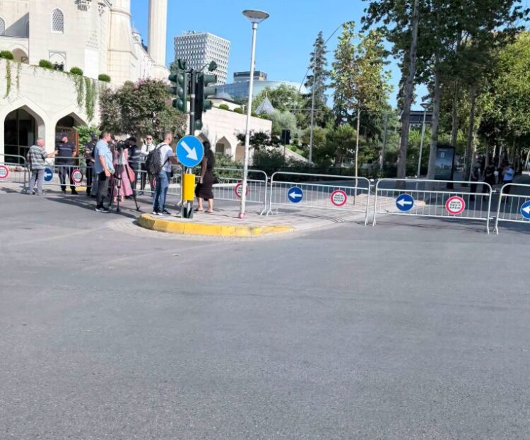 ‘Blindimi’ i Kuvendit, Bardhi: Akt i papranueshëm! Askujt nuk i rrezikohet jeta nga qytetarët që protestojnë