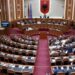 Fillon Kuvendi! Deputetët demokratë bojkotojnë seancën, godina blindohet nga forcat e policisë