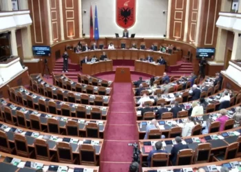 PS ‘porosi’ deputetëve socialistë për të mos u larguar nga Tirana/ Një tjetër seancë plenare më 30 korrik