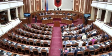 PS ‘porosi’ deputetëve socialistë për të mos u larguar nga Tirana/ Një tjetër seancë plenare më 30 korrik