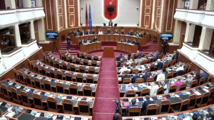 PS ‘porosi’ deputetëve socialistë për të mos u larguar nga Tirana/ Një tjetër seancë plenare më 30 korrik